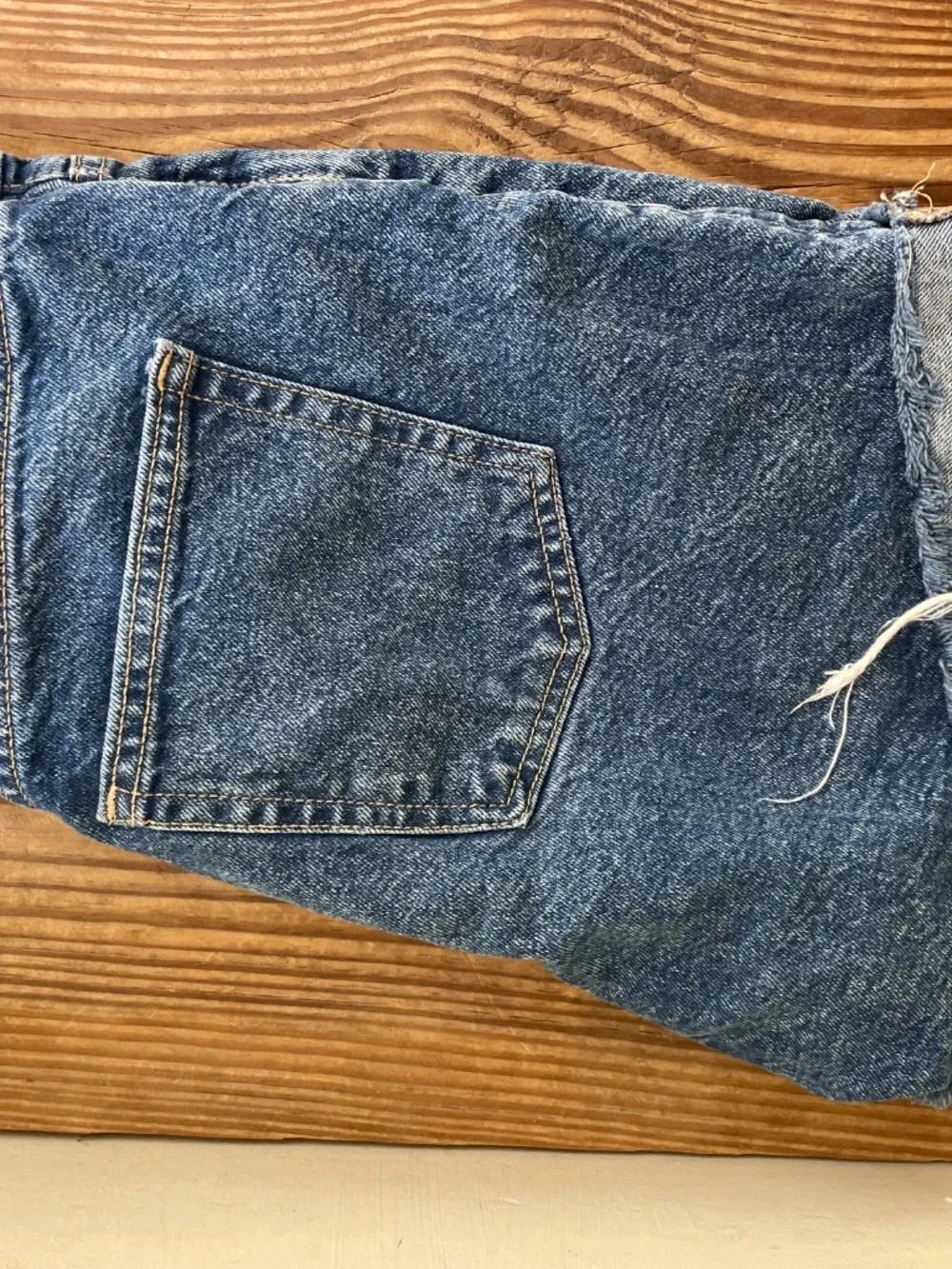H&M | Relaxed fit blue denim raw hem high waist baggy shorts - Picture 9 of 9